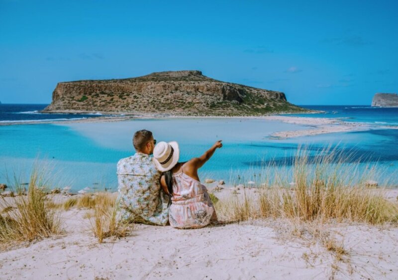 couple-balos-beach-crete-greece-one-most-beautiful-beaches-greece-greek-island